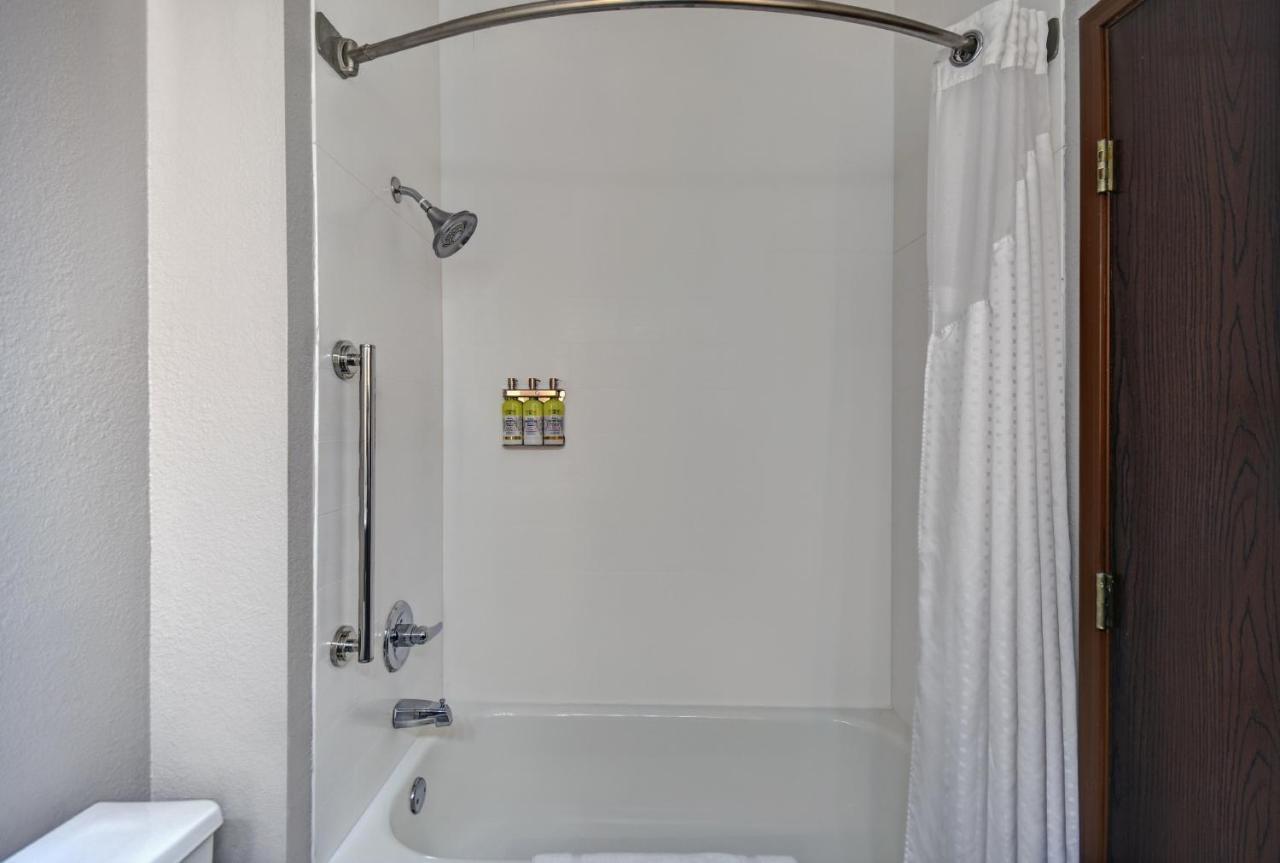 Holiday Inn Express Marshall, An Ihg Hotel Экстерьер фото