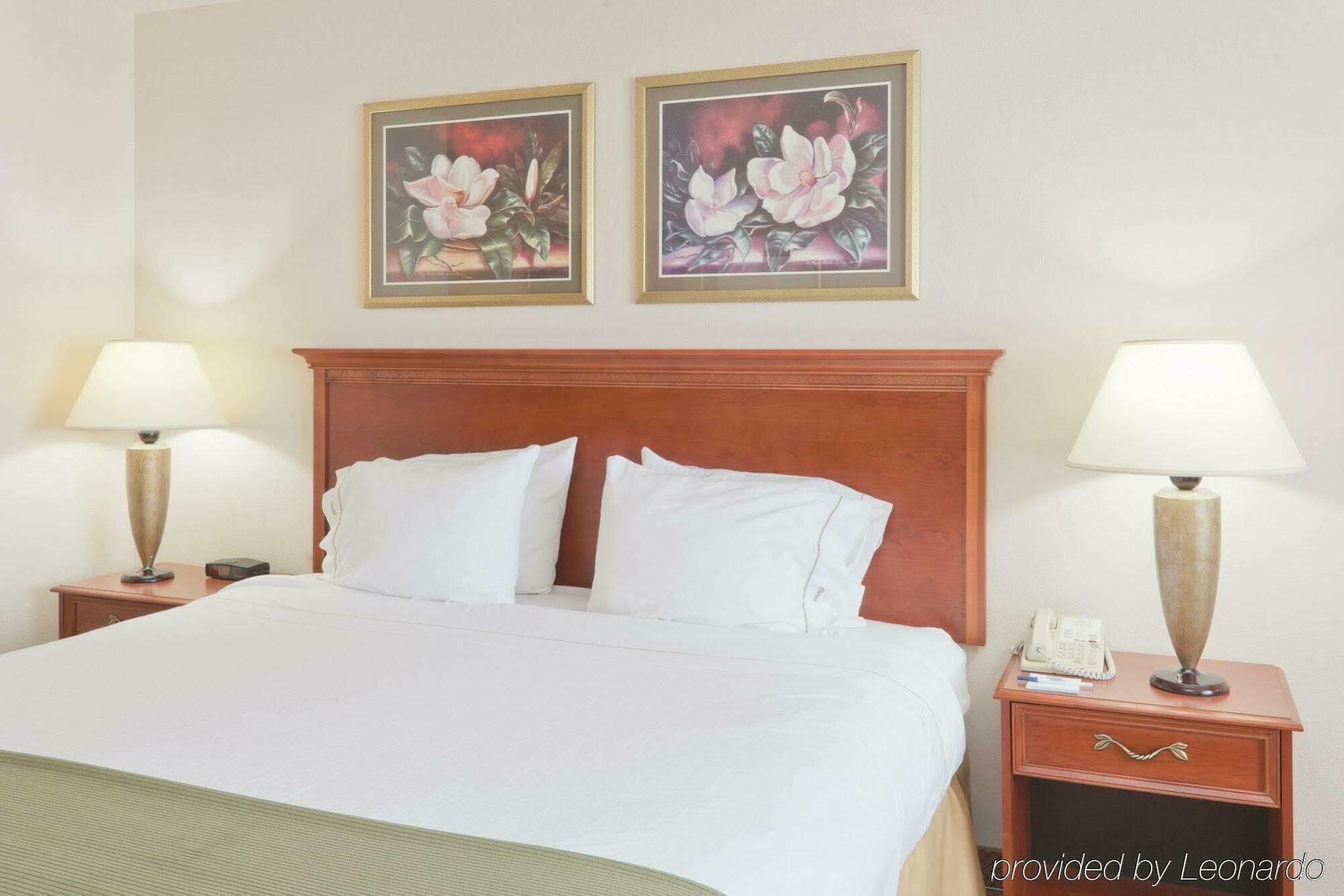 Holiday Inn Express Marshall, An Ihg Hotel Экстерьер фото